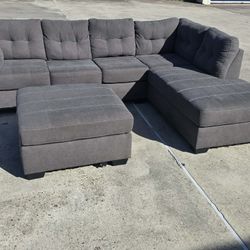 Sectional With Chaise And Ottoman 