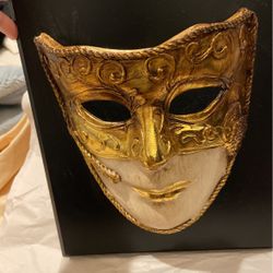 This Beautiful Mask Art ,almost 11 Inches High and 8 Inches Across , New