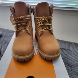 w Timberlands Size 8