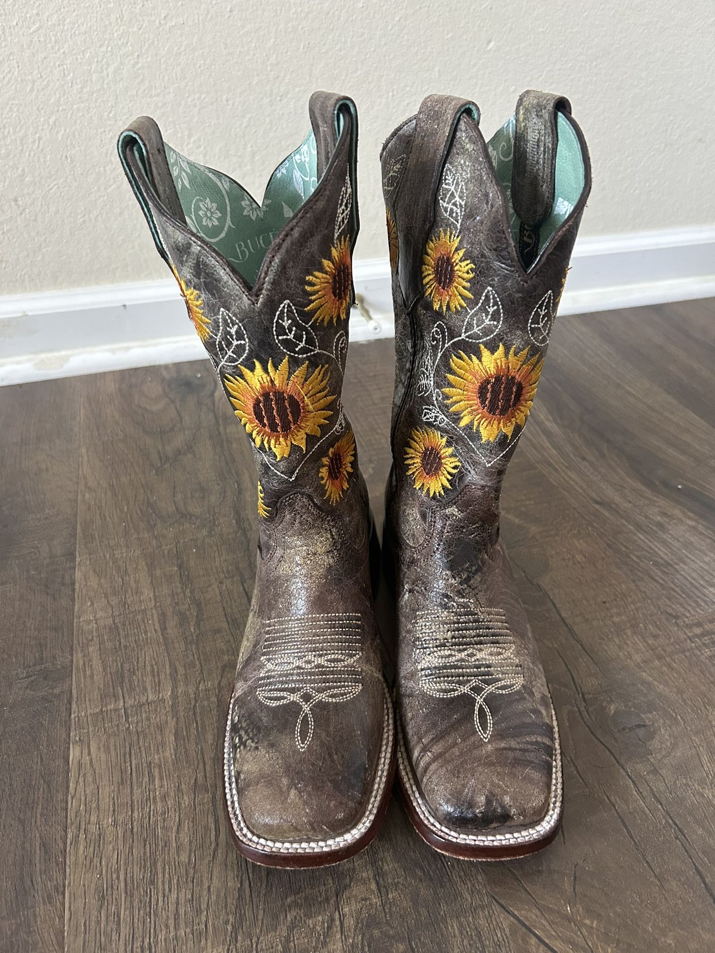 Women Cowboy Boots Size 6.5