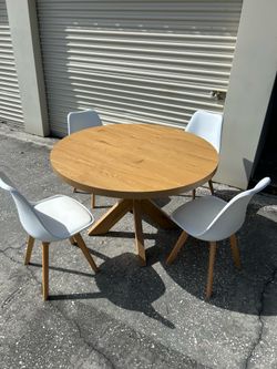 Round dining table with 4 chairs