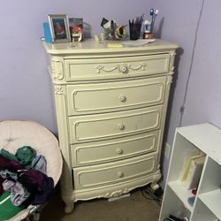 Girls Day Bed & Twin Bed W/ Dresser And Nightstand 