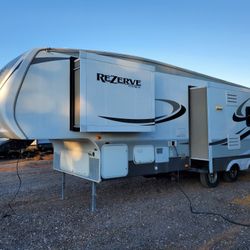 2016 rezerve 30th 5th wheel 3 slides 7500 lb clean trailer delivered