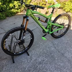 Santa Cruz Nomad 26-in Carbon Fiber Downhill Bike