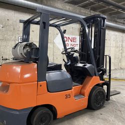 EXCELLENT 7000 lb TOYOTA forklift for sale