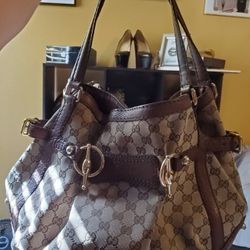 100% authentic Gucci canvas bag