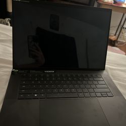 razer blade 16 RTX 4070