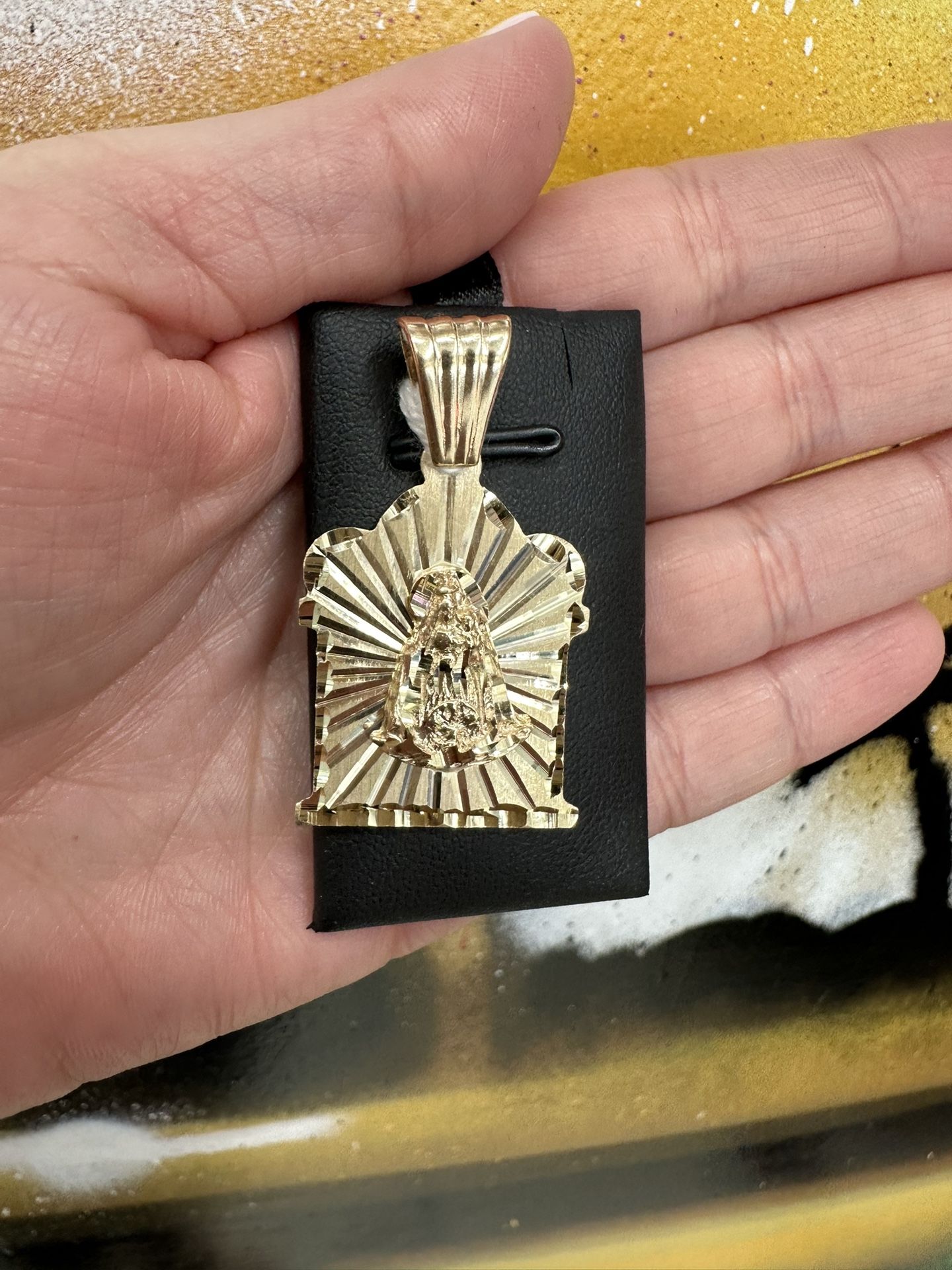 10k CARIDAD DEL COBRE CHARM