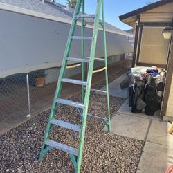 8 Ft Fiberglass Ladder 