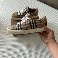 Burberry Shoes 