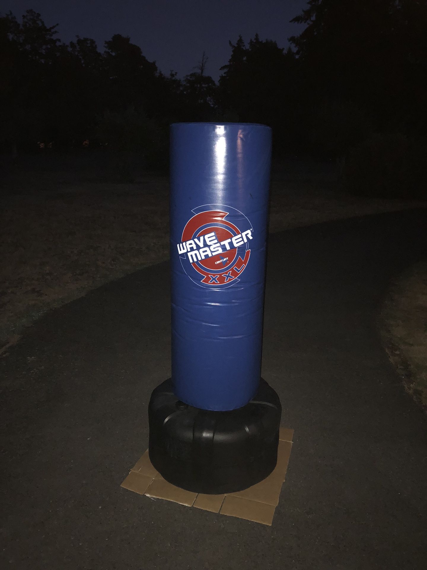 Century Wavemaster XXL Punching Bag In Great Condition!! 