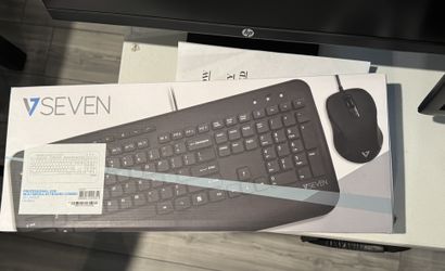  V7 CKW300US Multimedia Keyboard and Mouse Combo.