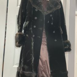 BORGANA BLACK FAUX FUR COAT, BROWN FAUX FUR COLLAR & CUFFS, BY SPORTOWNE,