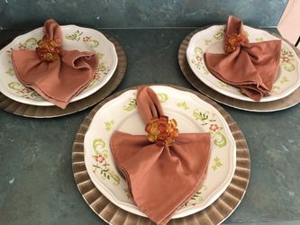 Kitchen island setting by Home & Gardens