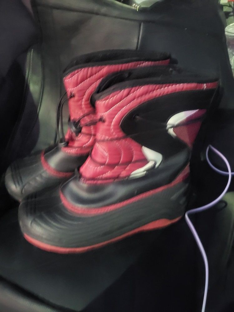 Boys Size 6 Snow Boots