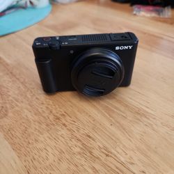 Sony - ZV-1F Vlog Camera with Rhode Mic and Sony Mic