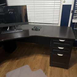 Large Sturdy L Shaped Desk. 
