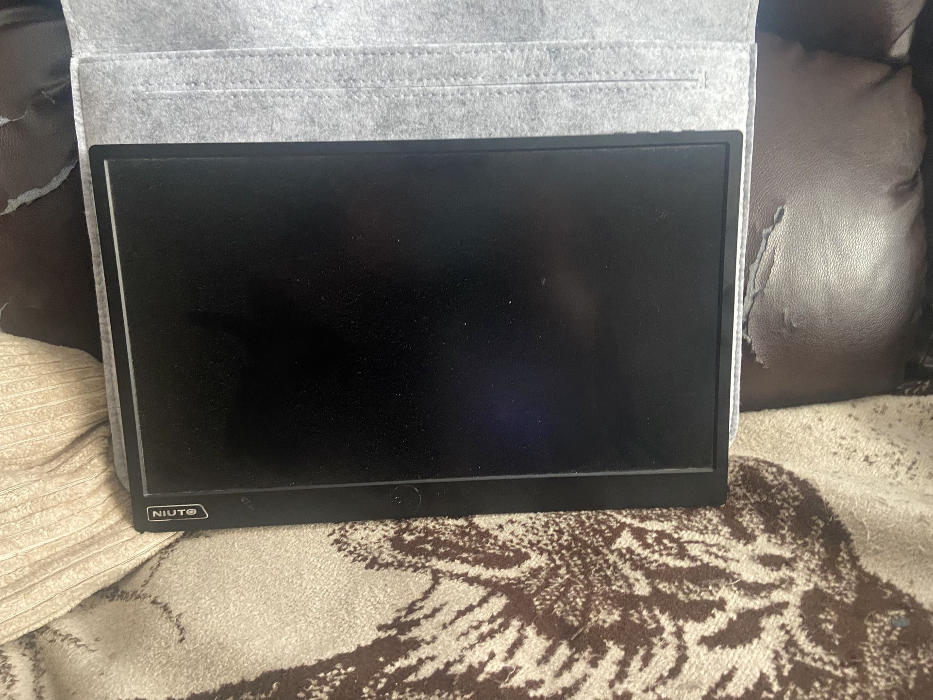 Nuito 15 Inch Portable Monitor
