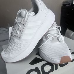 Adidas For Men Size 7 Or Women Size 8 New