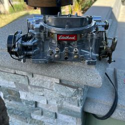 Edelbrock 4 barrel Carburetor
