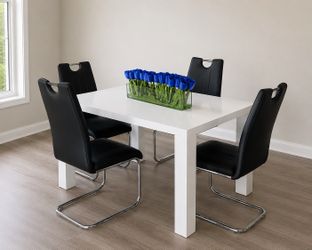 Mesa de comedor blanca 31” x 47”