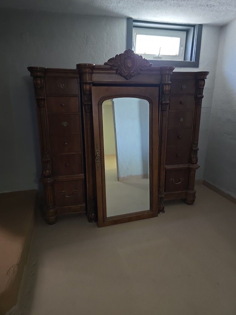 Vintage Beautiful Armoir