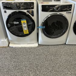 FRIGIDAIRE FRONT LOAD WASHER AND GAS DRYER SET BRAND NEW OPEN BOX!!!!!