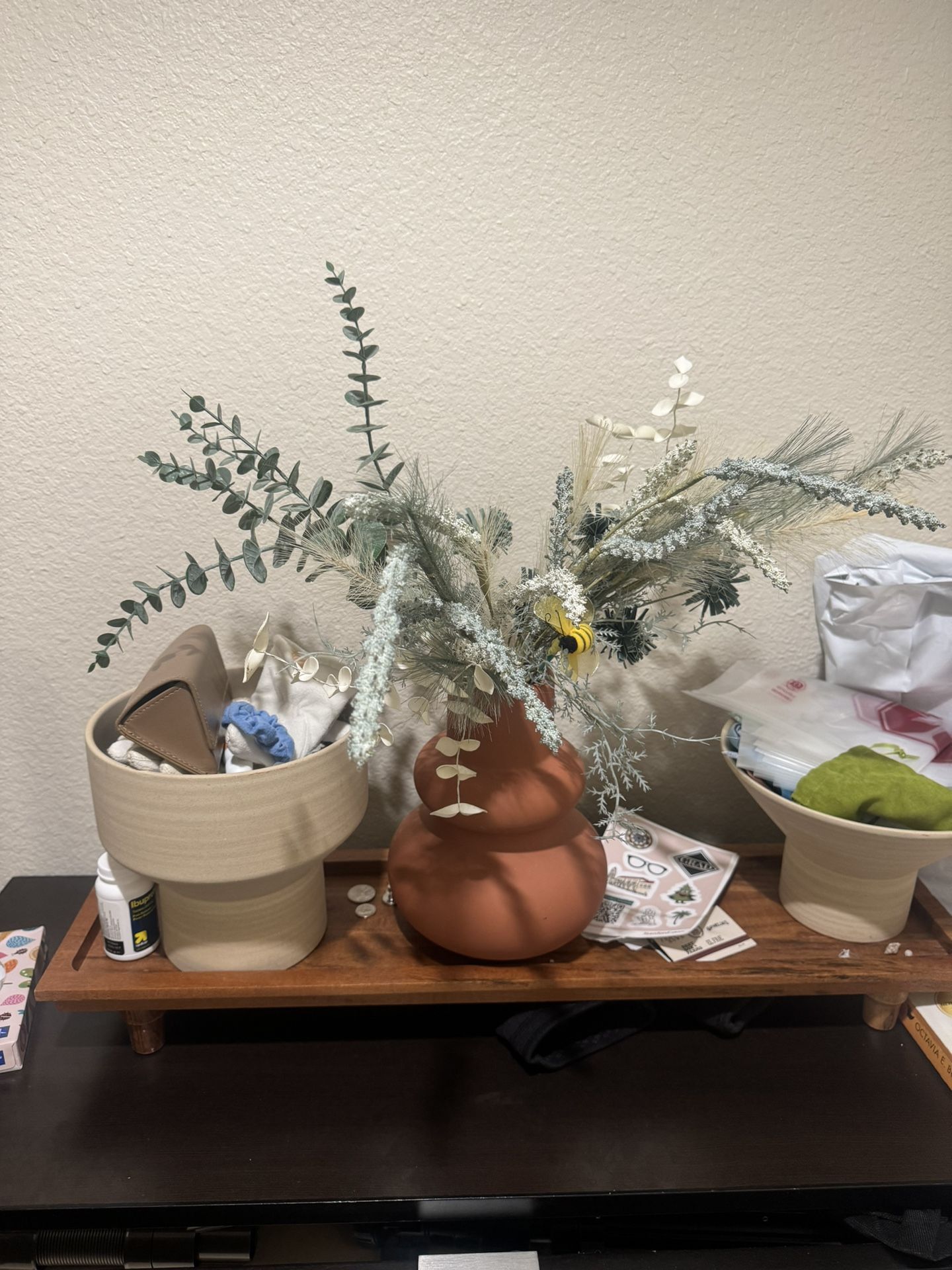 DECORATIONS (together or single items): BEAUTIFUL CERAMIC flower pots/organizers, fake plants+book, lamp