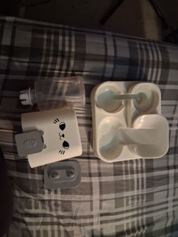 Cat food and water dispenser