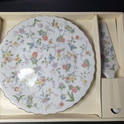 Andrea Sadak cake plate and server