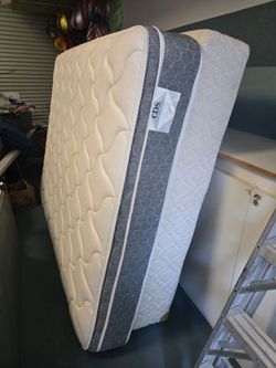 RV Queen bed