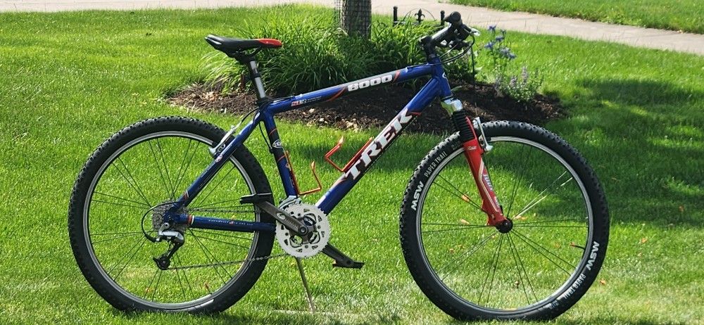 TREK SLR 8000 - ALL TERRAIN BIKE - MEDIUM FRAME - DEORE LX COMPONENTS - TUNED