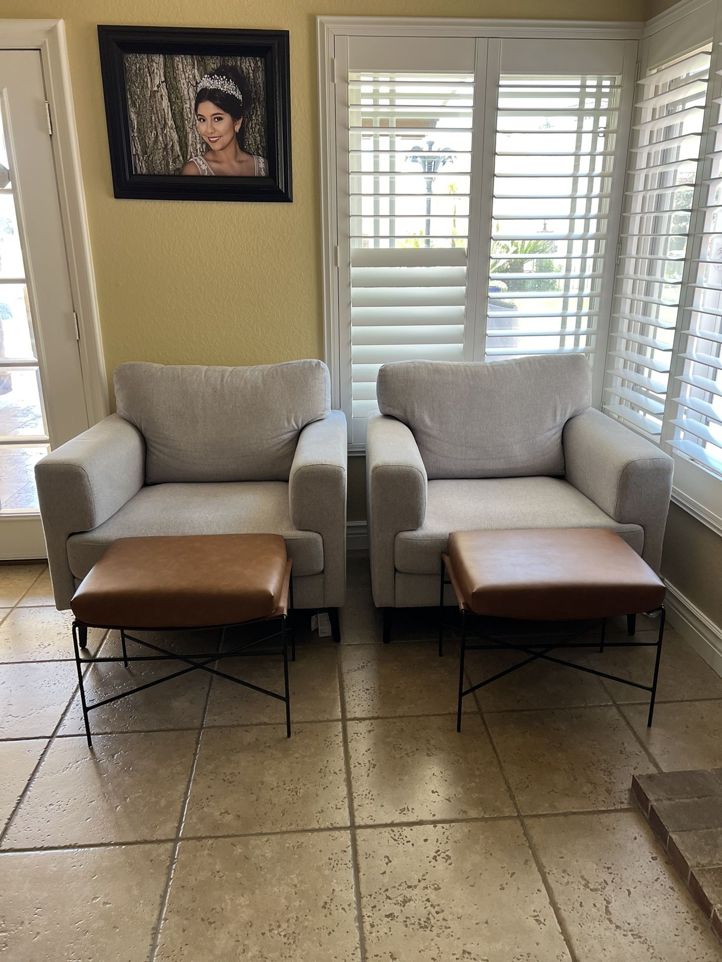 2 Accent Chairs With 2 Ottomans