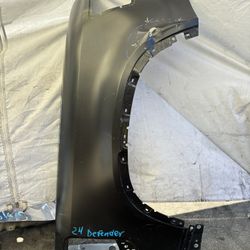 2024 Land Rover Defender Right Fender