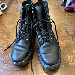 Dr Marten boots ! size 9 men new. black boots . NWOT no box. Beautiful condition no dirt on bottom! Royal palm beach pickup . 
