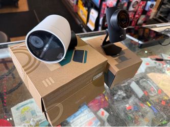 Simplisafe outdoor and indoor camera bundle