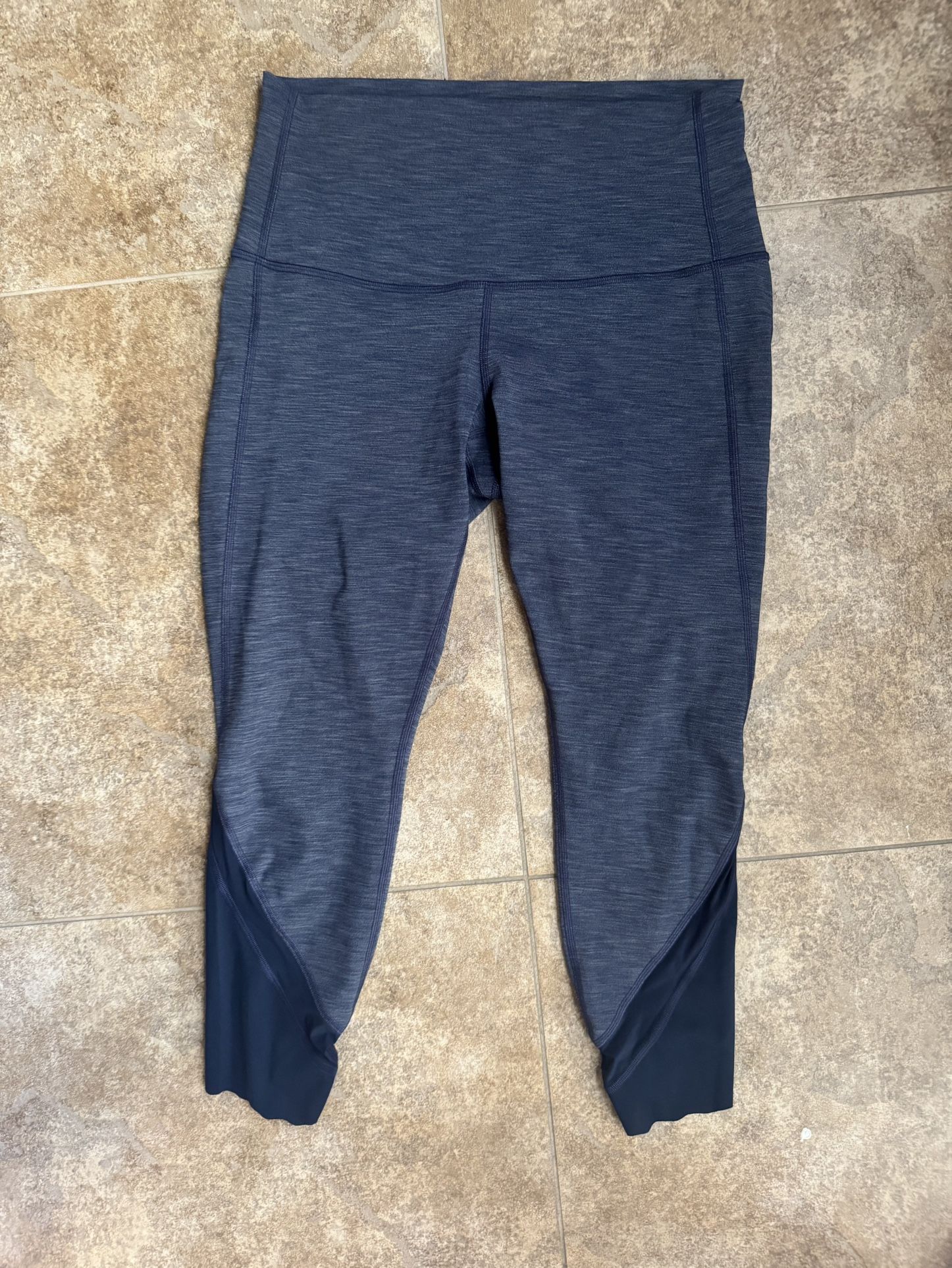 LIKE NEW Lululemon Leggings (size 10)