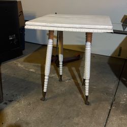 Free - Vintage Table 