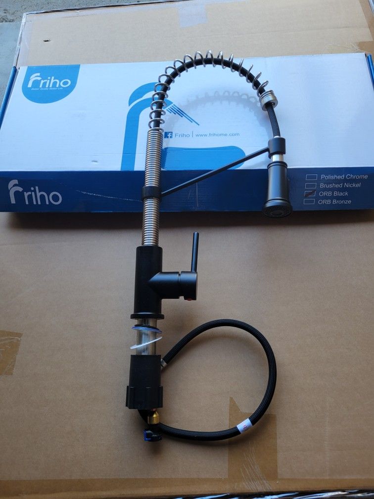 Kitchen Faucet Modern Spring in Black