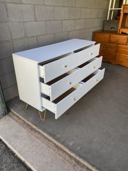 White 6 Drawer Dresser w/Gold Hardware for Sale in Phoenix, AZ - OfferUp