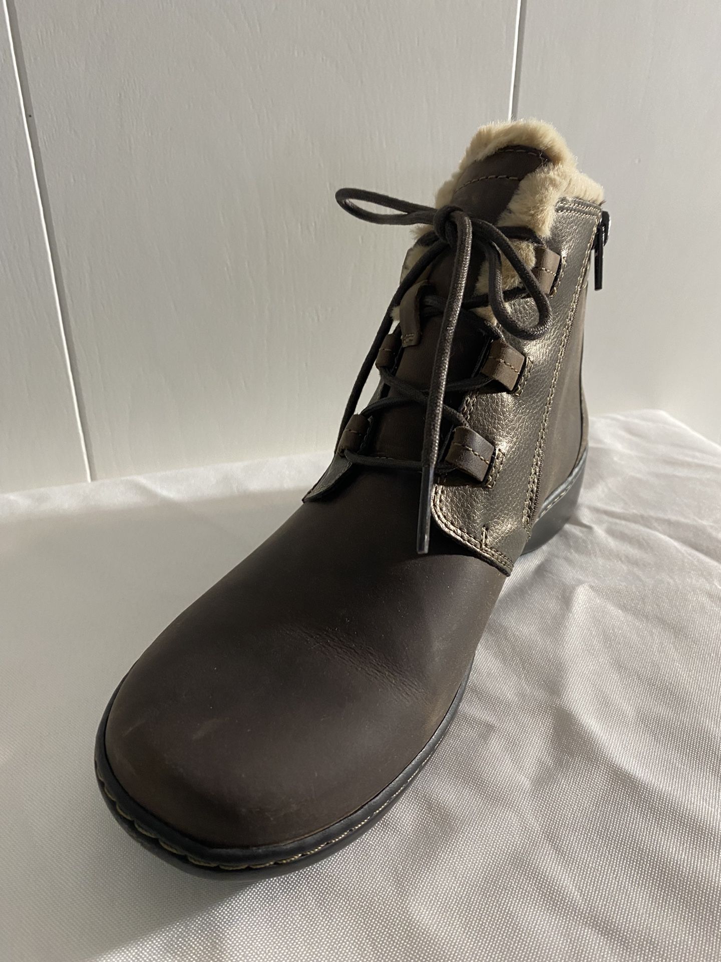 CLARKS WOMEN'S CORA CHAI ANKLE BOOTS