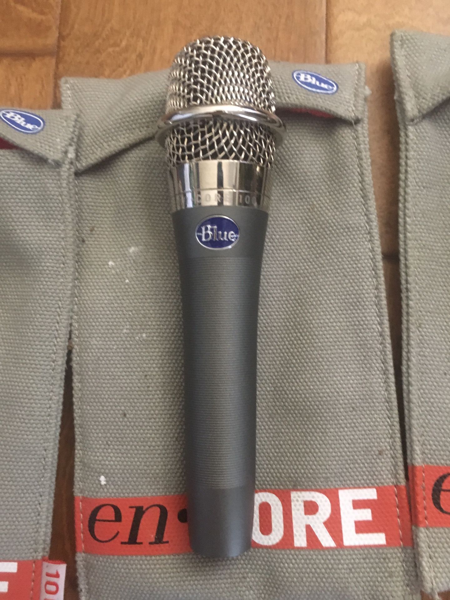 3 Blue Encore 100 dynamic mics for sale