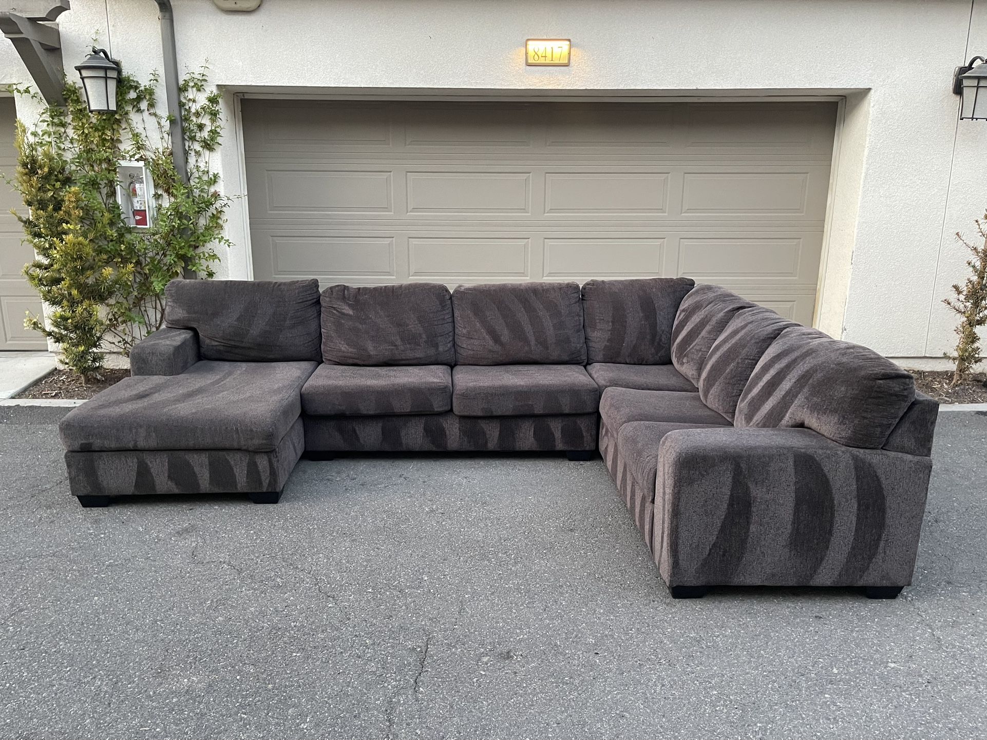 Huge Dark Grey Sectional Couch From Ashley Furniture In Excellent Condition- FREE DELIVERY ๐