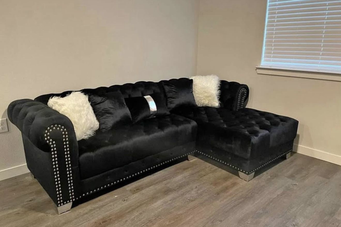 Compact Sectional Sofa with Storage & Cup Holders – Brand New