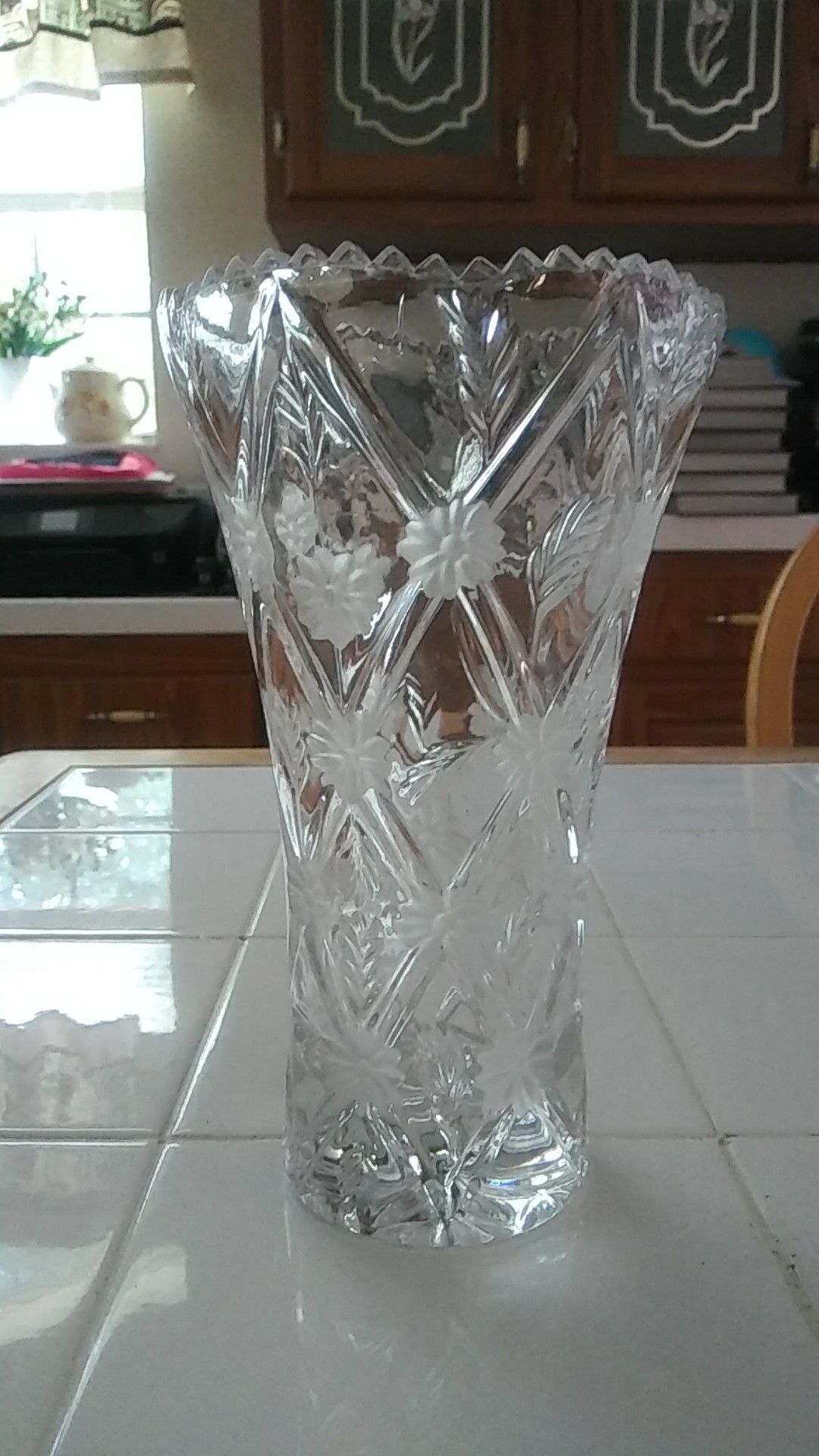 Beautiful Crystal Floral Pattern Vase