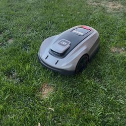 Sunseeker X5 Elite Wireless Robot Lawn Mower – Smart GPS Mower (used for review) 