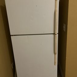 Used Clean Fridge And Microwave 