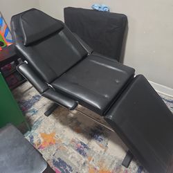 Tattoo/massage chair