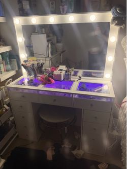 Vanity desk