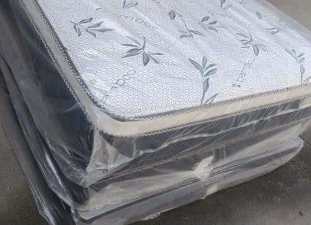 CAL KING PILLOW TOP MATTRESS SET WHIT BOX SPRING BRAND NEW ✅️